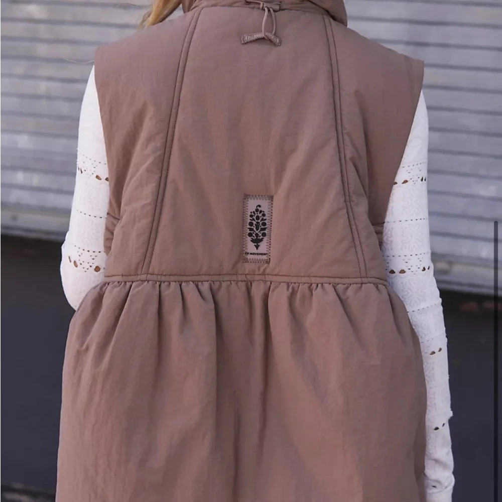 Free People/Free Movement cabin fever puffer vest - Picture 3 of 9